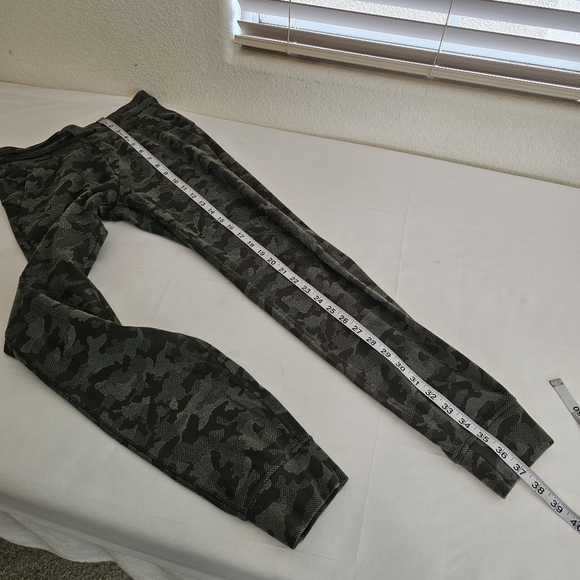 Lululemon Ready to Rulu Joggers Green Camo Print Size 4 - Picture 11 of 12